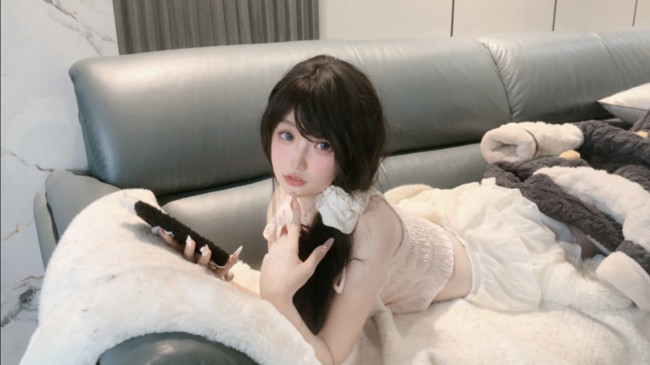 18歲清純女大~