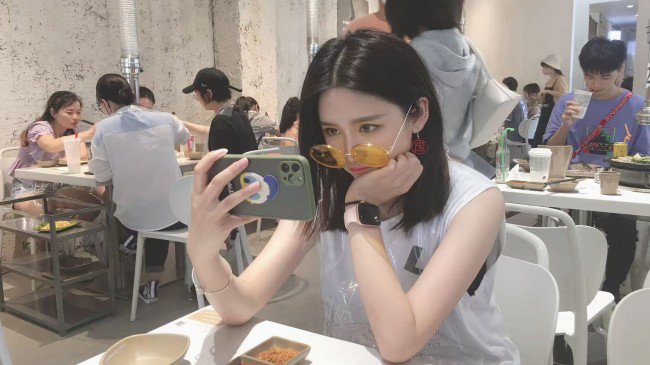 上班就很开心😃