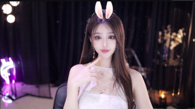 虎牙李嘉欣